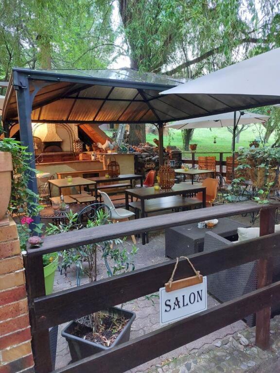 Hotel & Restaurant Le Chalvet Embrun Esterno foto