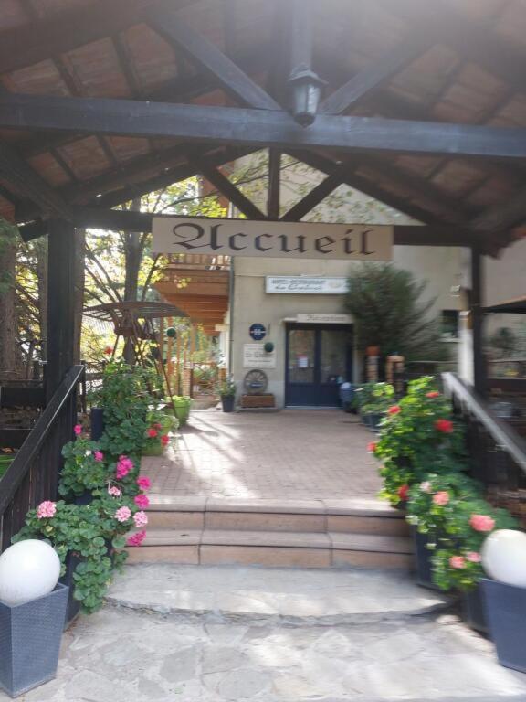 Hotel & Restaurant Le Chalvet Embrun Esterno foto