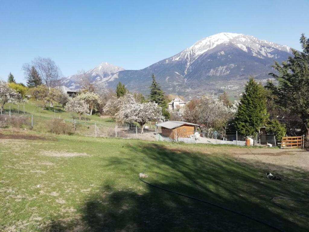 Hotel & Restaurant Le Chalvet Embrun Esterno foto