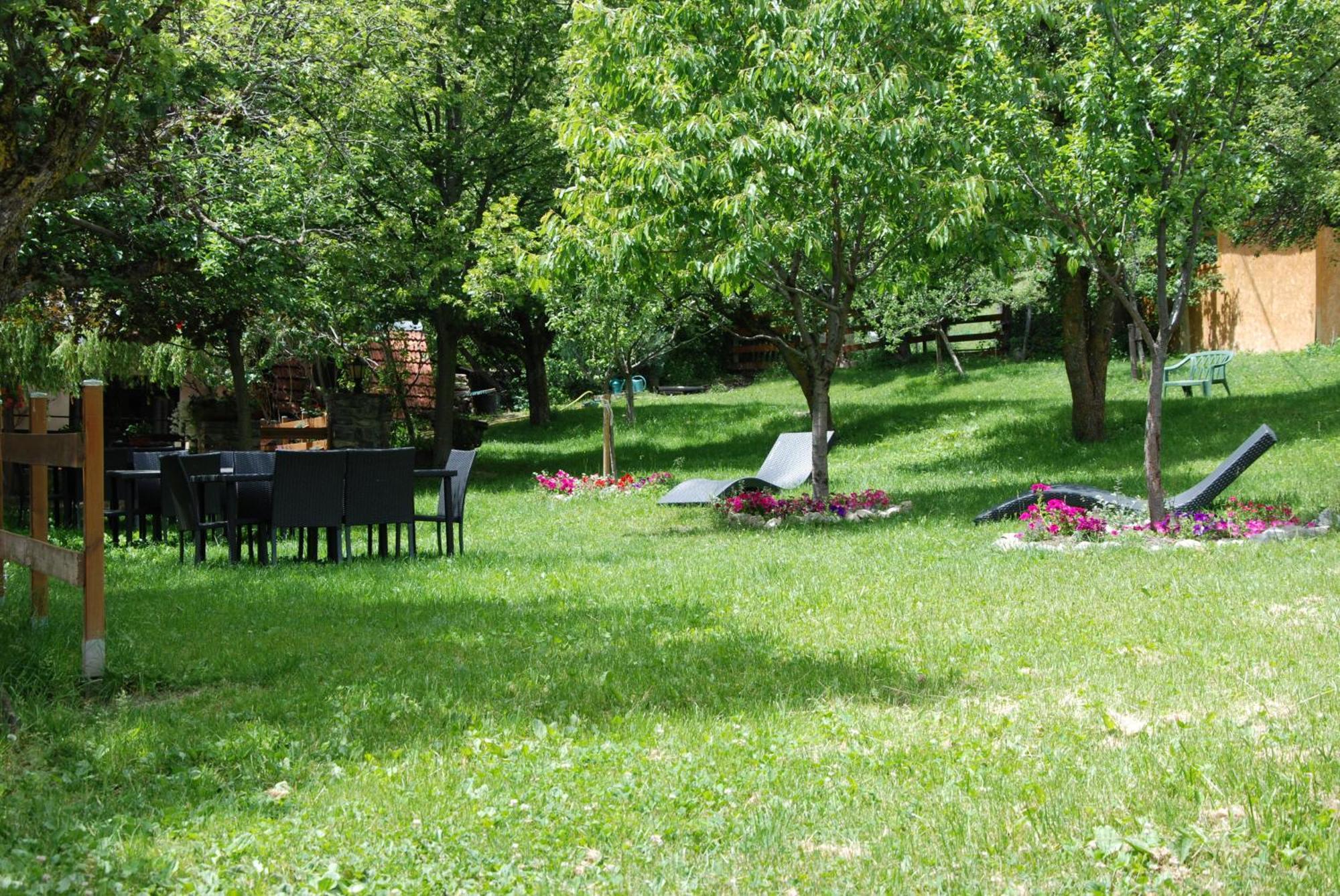 Hotel & Restaurant Le Chalvet Embrun Esterno foto