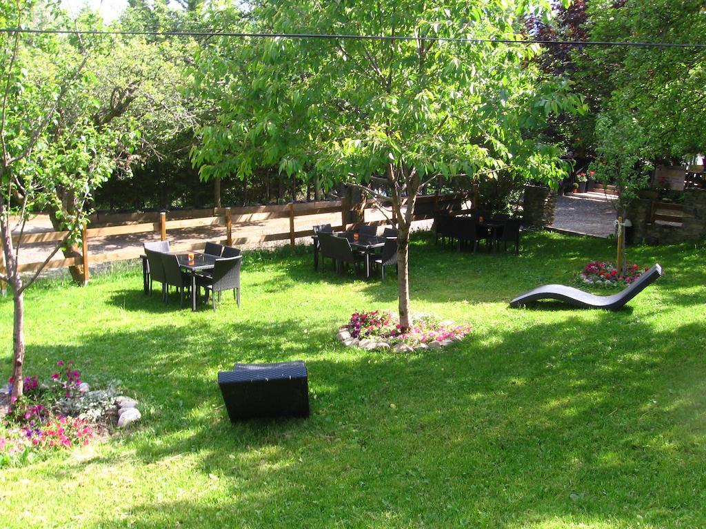 Hotel & Restaurant Le Chalvet Embrun Esterno foto