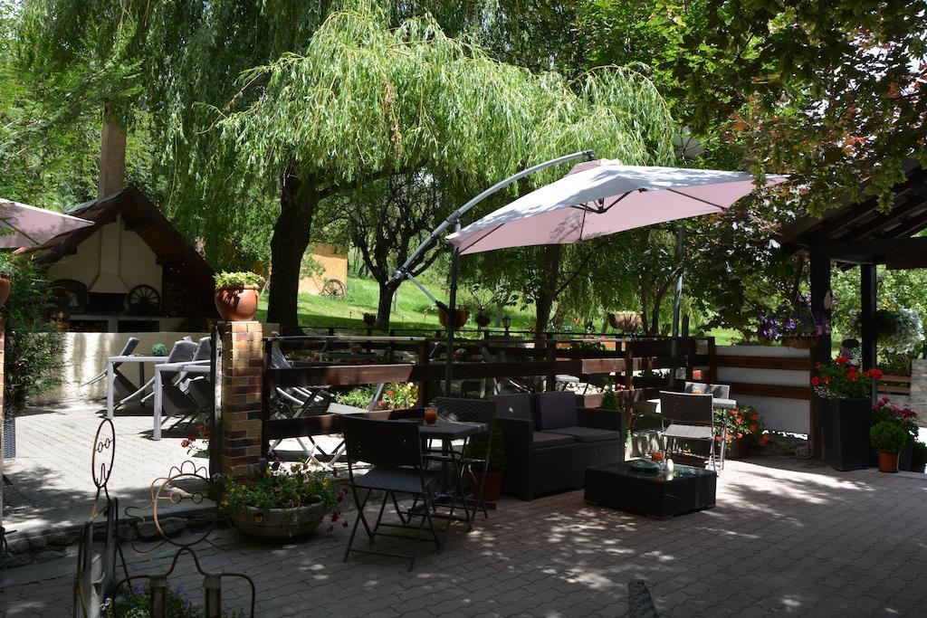 Hotel & Restaurant Le Chalvet Embrun Esterno foto