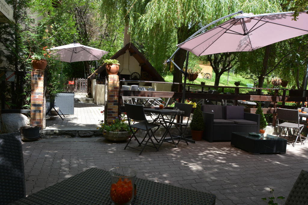 Hotel & Restaurant Le Chalvet Embrun Esterno foto